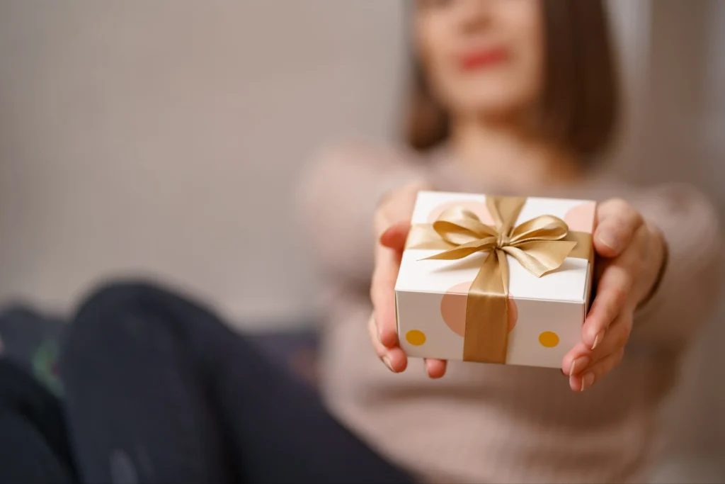 Arti Mimpi Mendapat Hadiah dari Orang Tidak Dikenal