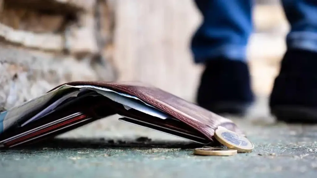 makna Arti Mimpi Kehilangan Dompet
