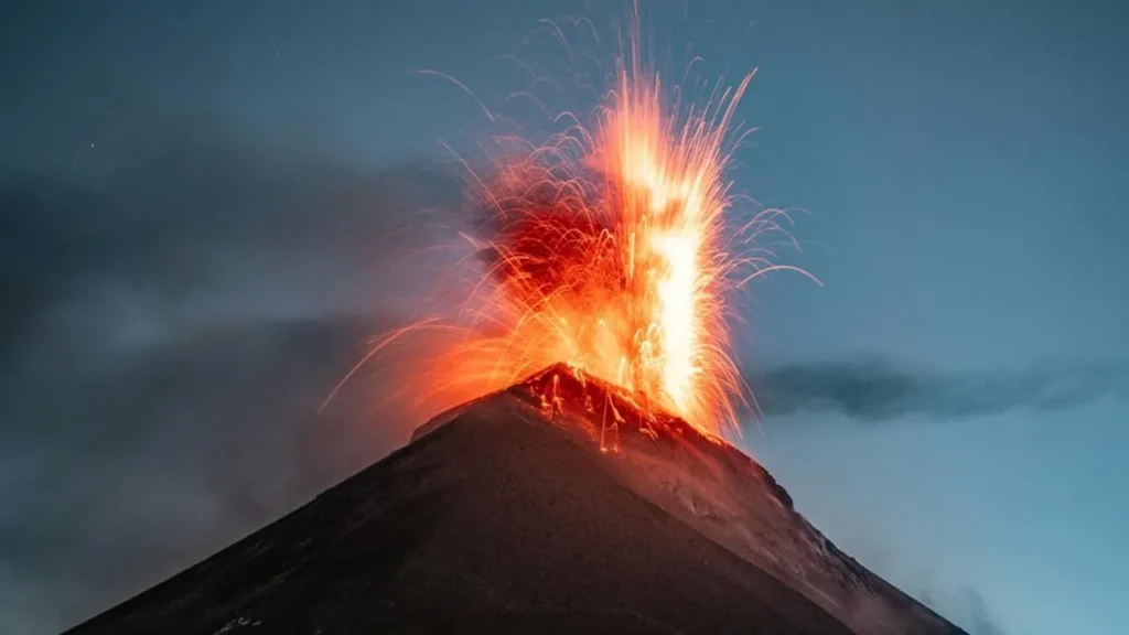 Arti Mimpi Melihat Gunung Meletus