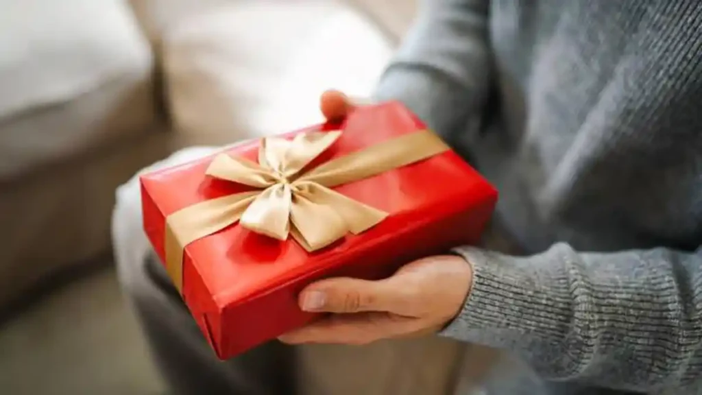 Arti Mimpi Mendapat Hadiah dari Orang Tidak Dikenal